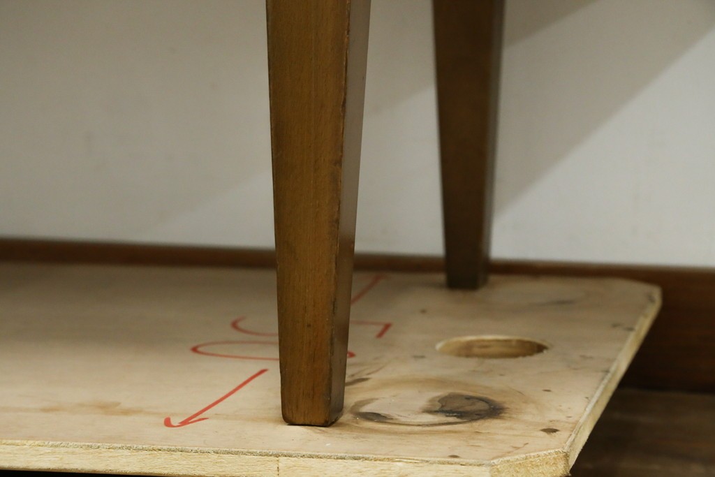 イギリスヴィンテージ　北欧　ビューティリティ Beautility　スタイリッシュな佇まいが魅力的な珍しいつくりのサイドボード　(R-050203)