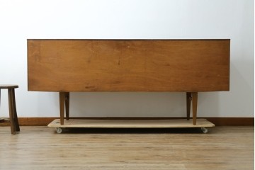 イギリスヴィンテージ　北欧　ビューティリティ Beautility　スタイリッシュな佇まいが魅力的な珍しいつくりのサイドボード　(R-050203)