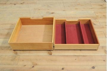 イギリスヴィンテージ　北欧　　ビューティリティ Beautility　スタイリッシュな佇まいが魅力的な珍しいつくりのサイドボード(収納棚、戸棚、キャビネット、ビンテージ)(R-050203)