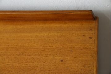 イギリスヴィンテージ　トーラ材　シンプルでスタイリッシュなデザインのサイドボード(ビンテージ、収納棚、戸棚、キャビネット、リビングボード)(R-050205)