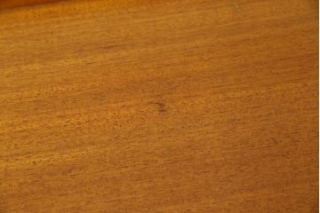 イギリスヴィンテージ　トーラ材　シンプルでスタイリッシュなデザインのサイドボード(ビンテージ、収納棚、戸棚、キャビネット、リビングボード)(R-050205)