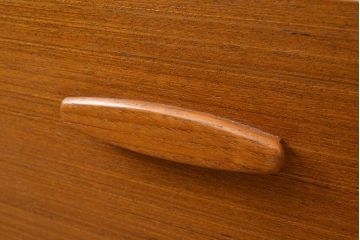 北欧ヴィンテージ　北欧家具　チーク材　温かみのある空間を演出するサイドチェスト(引き出し、ビンテージ)(R-050207)