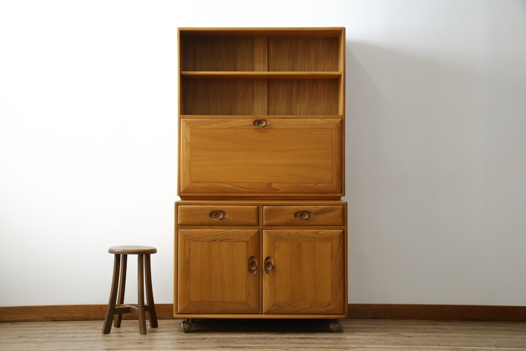 イギリスヴィンテージ　ERCOL(アーコール)　ニレ材製のキャビネット　(R-050208)