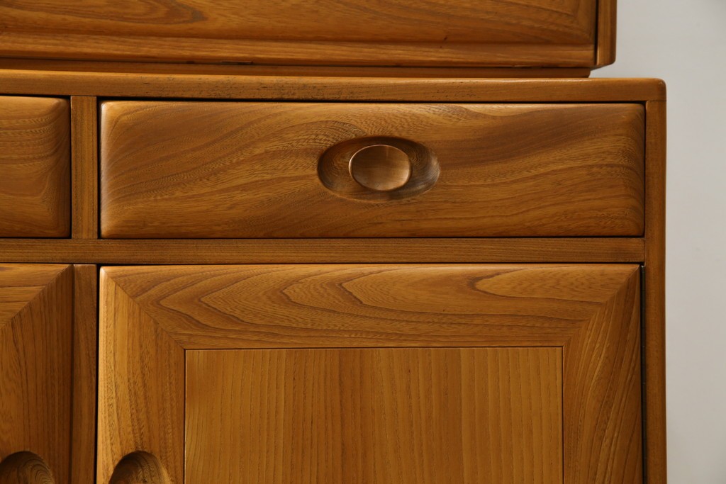 イギリスヴィンテージ　ERCOL(アーコール)　ニレ材製のキャビネット　(R-050208)