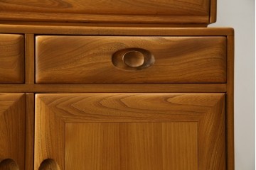 イギリスヴィンテージ　ERCOL(アーコール)　ニレ材製のキャビネット　(R-050208)