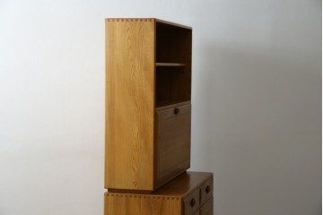 イギリスヴィンテージ　ERCOL(アーコール)　ニレ材製のキャビネット　(R-050208)