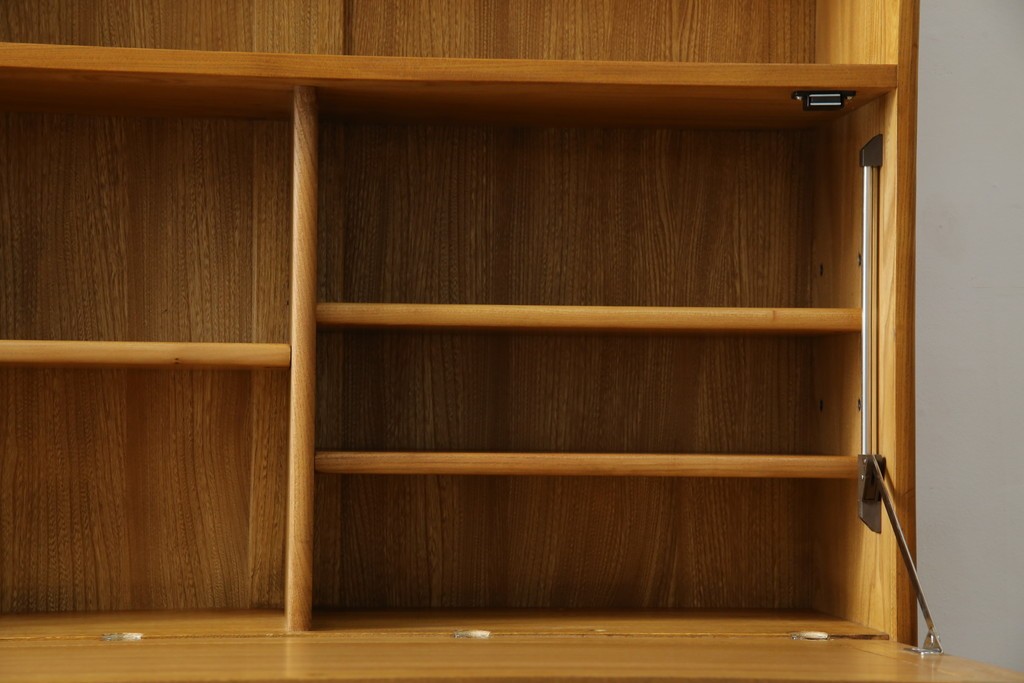 イギリスヴィンテージ　ERCOL(アーコール)　ニレ材製のキャビネット　(R-050208)