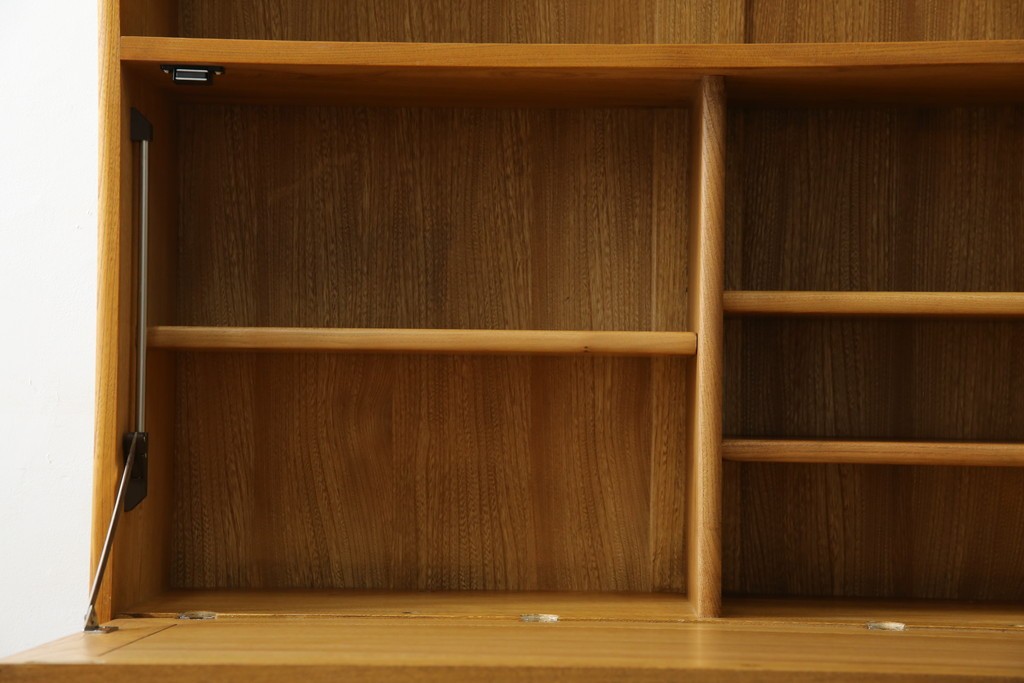 イギリスヴィンテージ　ERCOL(アーコール)　ニレ材製のキャビネット　(R-050208)