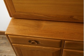 イギリスヴィンテージ　ERCOL(アーコール)　ニレ材製のキャビネット　(R-050208)