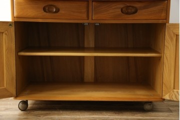イギリスヴィンテージ　ERCOL(アーコール)　ニレ材製のキャビネット　(R-050208)