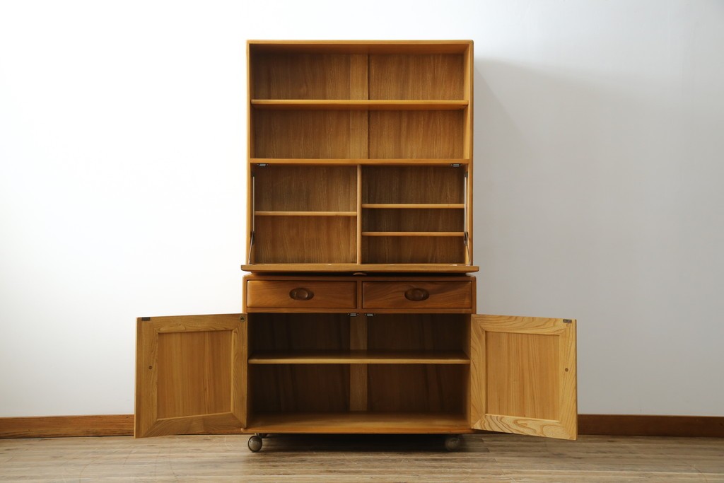 イギリスヴィンテージ　ERCOL(アーコール)　ニレ材製のキャビネット　(R-050208)