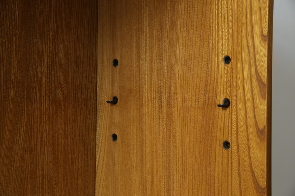 イギリスヴィンテージ　ERCOL(アーコール)　ニレ材製のキャビネット　(R-050208)
