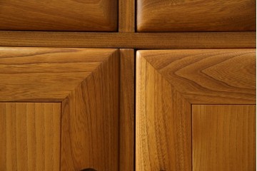 イギリスヴィンテージ　ERCOL(アーコール)　ニレ材製のキャビネット　(R-050208)