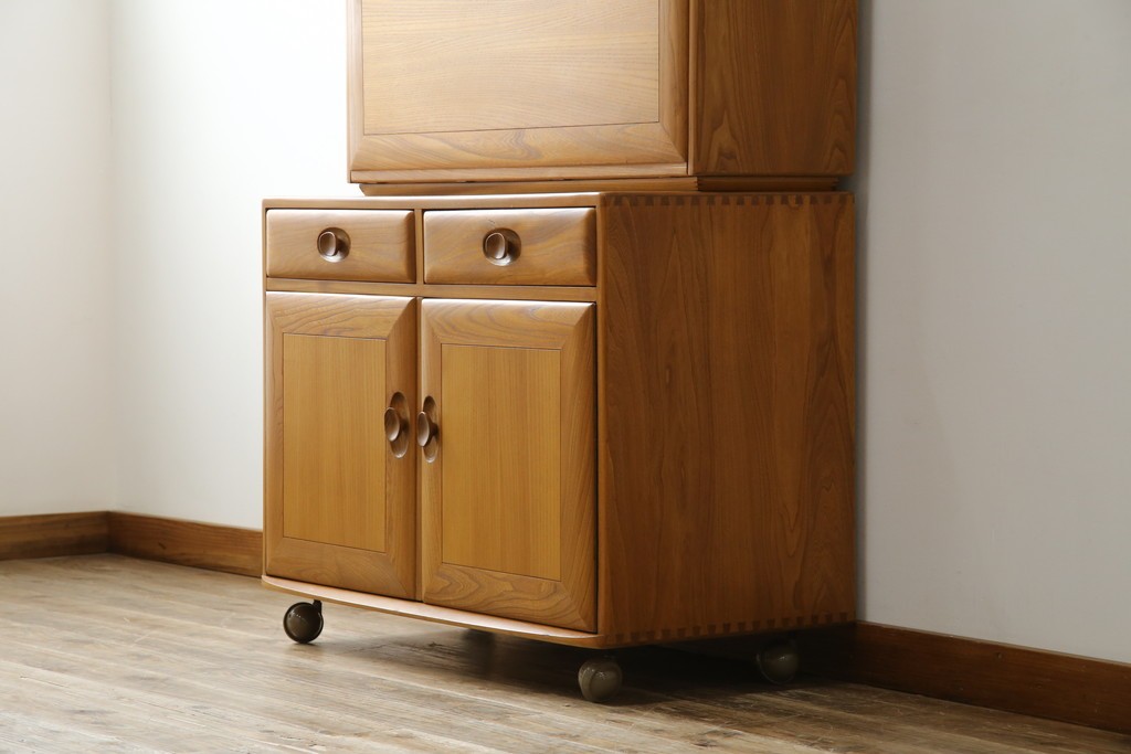 イギリスヴィンテージ　ERCOL(アーコール)　ニレ材製のキャビネット　(R-050208)