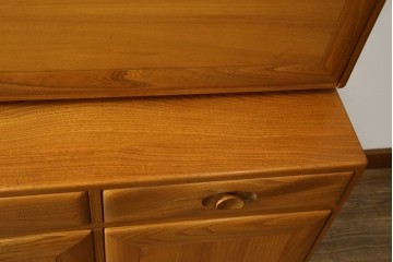 イギリスヴィンテージ　ERCOL(アーコール)　ニレ材製のキャビネット　(R-050208)