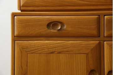 イギリスヴィンテージ　ERCOL(アーコール)　ニレ材製のキャビネット　(R-050208)