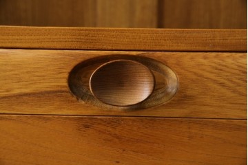 イギリスヴィンテージ　ERCOL(アーコール)　ニレ材製のキャビネット　(R-050208)