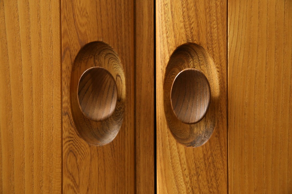 イギリスヴィンテージ　ERCOL(アーコール)　ニレ材製のキャビネット　(R-050208)