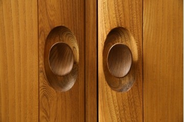 イギリスヴィンテージ　ERCOL(アーコール)　ニレ材製のキャビネット　(R-050208)