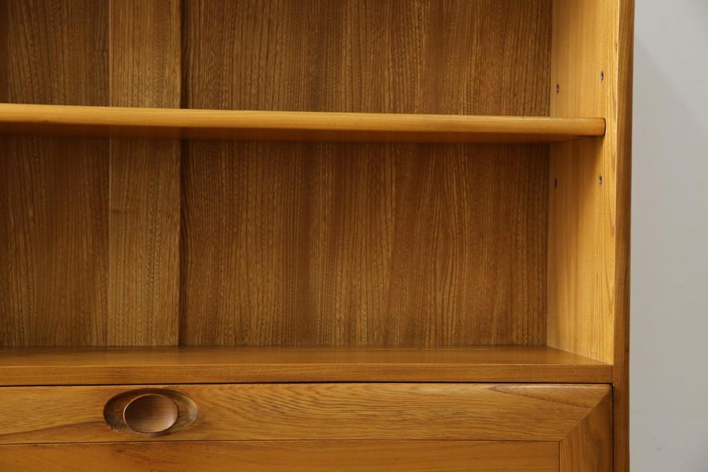 イギリスヴィンテージ　ERCOL(アーコール)　ニレ材製のキャビネット　(R-050208)