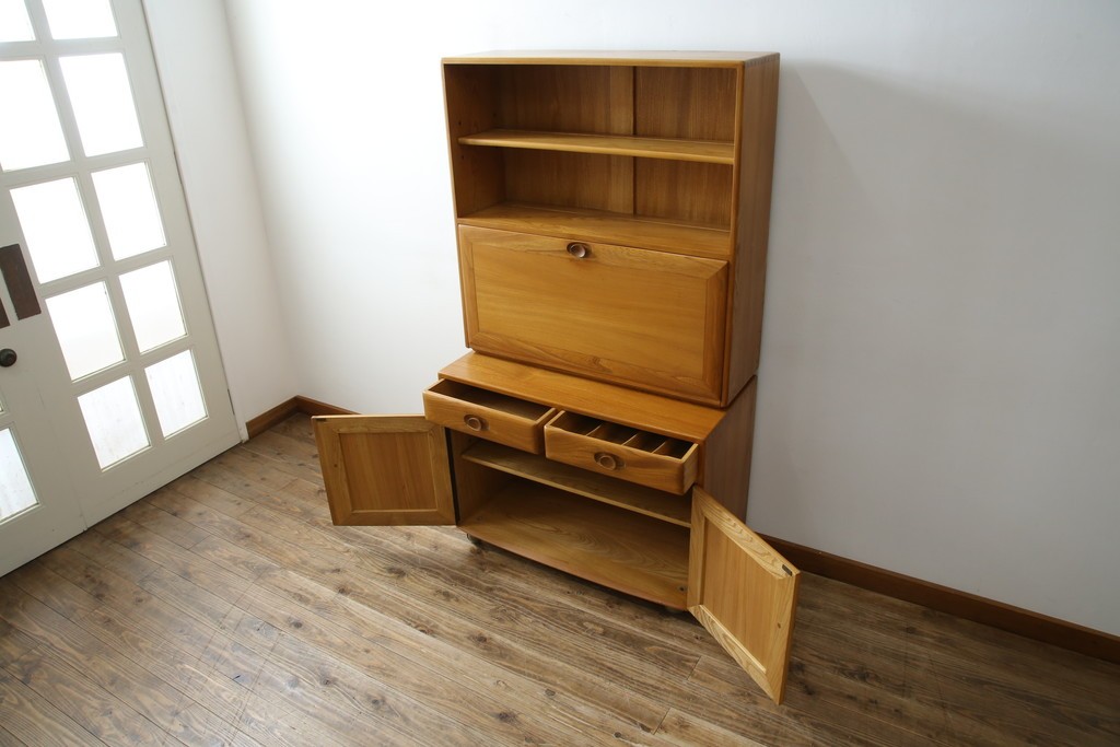 イギリスヴィンテージ　ERCOL(アーコール)　ニレ材製のキャビネット　(R-050208)