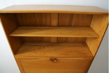 イギリスヴィンテージ　ERCOL(アーコール)　ニレ材製のキャビネット　(R-050208)