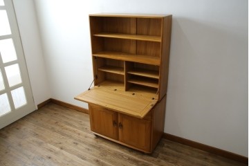 イギリスヴィンテージ　ERCOL(アーコール)　ニレ材製のキャビネット　(R-050208)
