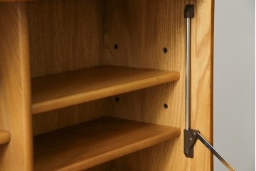 イギリスヴィンテージ　ERCOL(アーコール)　ニレ材製のキャビネット　(R-050208)