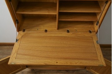 イギリスヴィンテージ　ERCOL(アーコール)　ニレ材製のキャビネット　(R-050208)