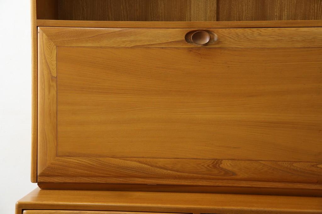 イギリスヴィンテージ　ERCOL(アーコール)　ニレ材製のキャビネット　(R-050208)