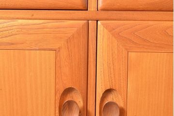 イギリスヴィンテージ　ERCOL(アーコール)　ニレ材製のキャビネット(カップボード、食器棚、収納棚、ビンテージ、飾り棚、陳列棚)(R-050208)