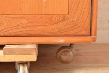 イギリスヴィンテージ　ERCOL(アーコール)　ニレ材製のキャビネット(カップボード、食器棚、収納棚、ビンテージ、飾り棚、陳列棚)(R-050208)
