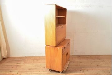 イギリスヴィンテージ　ERCOL(アーコール)　ニレ材製のキャビネット(カップボード、食器棚、収納棚、ビンテージ、飾り棚、陳列棚)(R-050208)