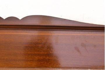 イギリスアンティーク　高級品　マホガニー材　象嵌入りの凝ったデザインがお洒落なキャビネット(ガラスケース、飾り棚)(R-050215)