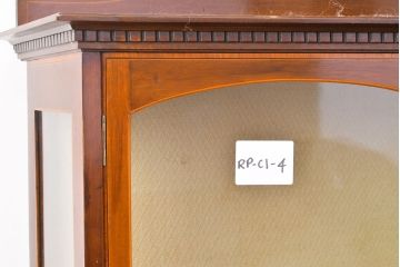 イギリスアンティーク　高級品　マホガニー材　象嵌入りの凝ったデザインがお洒落なキャビネット(ガラスケース、飾り棚)(R-050215)