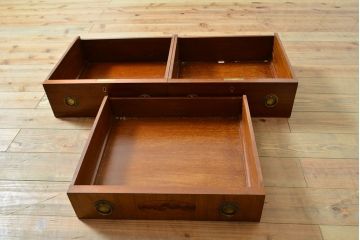 イギリスアンティーク　マホガニー材　上手物!凝ったつくりを楽しめるエレガントなキャビネット(収納棚、戸棚、飾り棚)(R-050217)