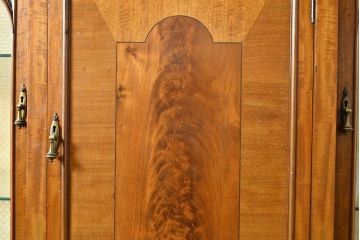 イギリスアンティーク　マホガニー材　上手物!凝ったつくりを楽しめるエレガントなキャビネット(収納棚、戸棚、飾り棚)(R-050217)