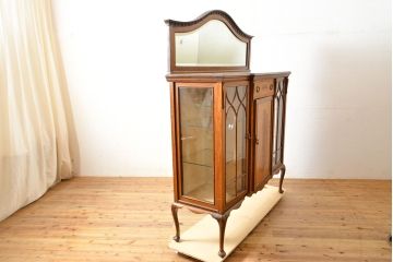 イギリスアンティーク　マホガニー材　上手物!凝ったつくりを楽しめるエレガントなキャビネット(収納棚、戸棚、飾り棚)(R-050217)