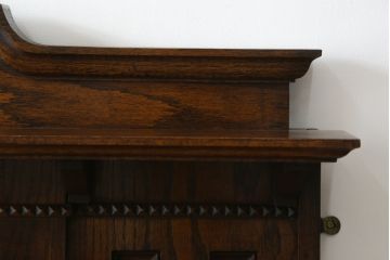 イギリスアンティーク雑貨　オーク材　クラシカルな雰囲気たっぷりな存在感のあるウォールミラー(壁掛けミラー、鏡、シェルフ)(R-050221)