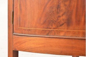 イギリスアンティーク　マホガニー材　ペイント仕上げ限定　お部屋の隅をお洒落に活用できるコーナーキャビネット(収納棚、戸棚)(R-050226)