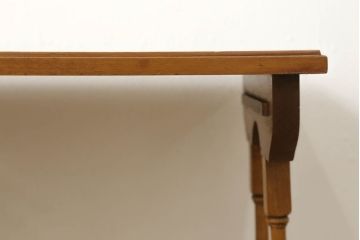 イギリスアンティーク　天板パイン材　凝ったデザインが魅力のネストテーブル(サイドテーブル、コーヒーテーブル)(R-050228)