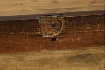 イギリスアンティーク　洗練されたデザインが気品漂うウォールナット材製チェスト(引き出し、サイドチェスト)(R-050236)
