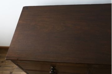 イギリスアンティーク　洗練されたデザインが気品漂うウォールナット材製チェスト(引き出し、サイドチェスト)(R-050236)