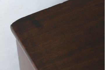 イギリスアンティーク　洗練されたデザインが気品漂うウォールナット材製チェスト(引き出し、サイドチェスト)(R-050236)