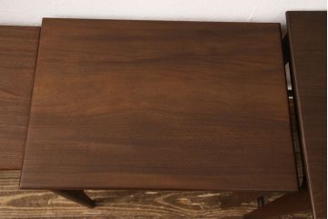 北欧ヴィンテージ　チーク材　幅広いシーンで活躍してくれる!スタイリッシュな佇まいのネストテーブル(飾り台、サイドテーブル、ビンテージ)(R-050238)