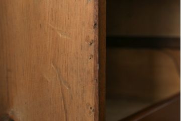 フランスアンティーク　メープル材　温かみのある色合いとシンプルなデザインが魅力!カントリースタイルの空間づくりにおすすめのワードローブ(洋服タンス、キャビネット)(R-050245)