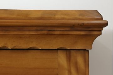 フランスアンティーク　メープル材　温かみのある色合いとシンプルなデザインが魅力!カントリースタイルの空間づくりにおすすめのワードローブ(洋服タンス、キャビネット)(R-050245)