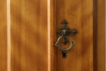 フランスアンティーク　メープル材　温かみのある色合いとシンプルなデザインが魅力!カントリースタイルの空間づくりにおすすめのワードローブ(洋服タンス、キャビネット)(R-050245)