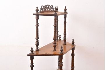 イギリスアンティーク　ペイント仕上げ限定　挽き物加工の支柱がエレガントな雰囲気を演出するラック(オープンシェルフ、飾り棚)(R-050246)