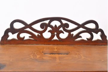 イギリスアンティーク　ペイント仕上げ限定　挽き物加工の支柱がエレガントな雰囲気を演出するラック(オープンシェルフ、飾り棚)(R-050246)